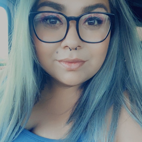 Meet your Posher, Iris - Picture 1 of 1